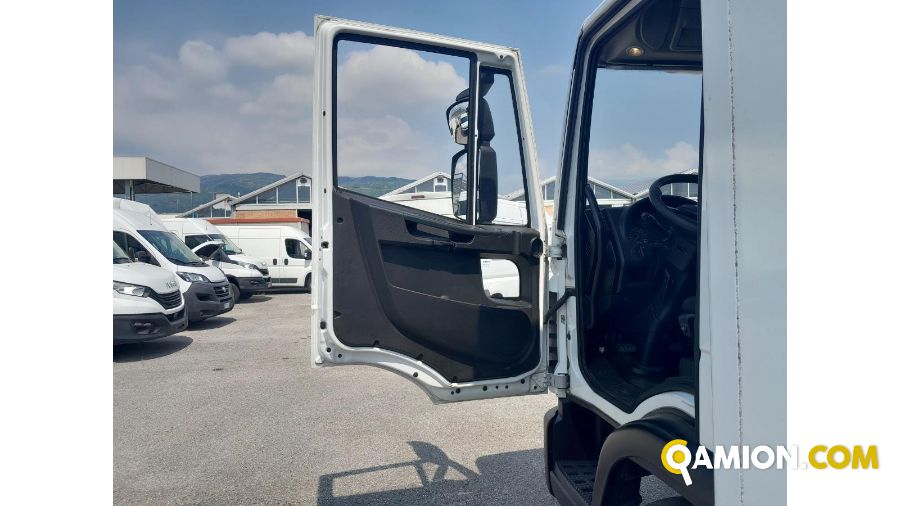 Iveco Mod. IVECO Vers. IVECO | Leggero Cabinato > 35 q.li Furgonato con sponda | INDUSTRIAL CARS S.P.A