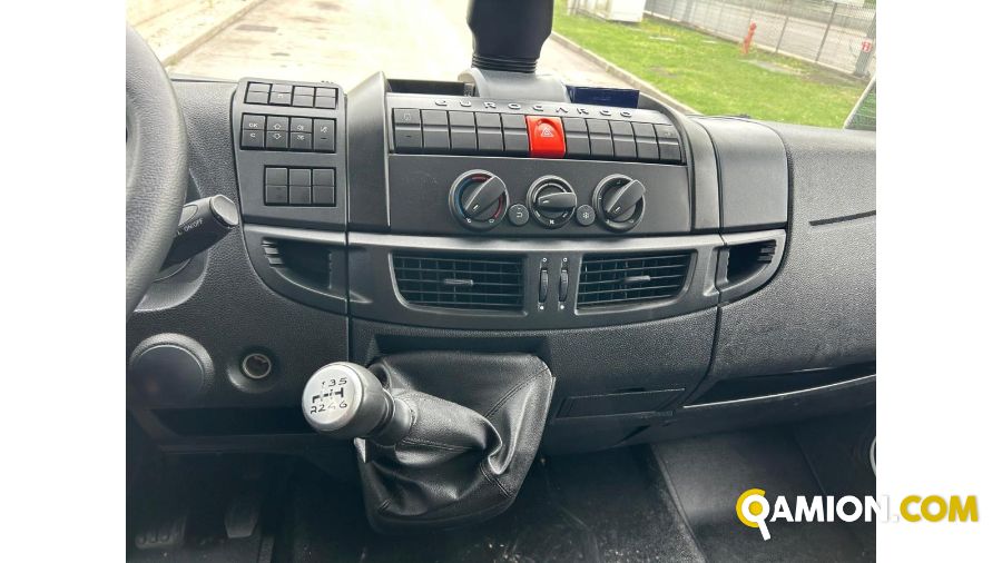 Iveco Mod. IVECO Vers. IVECO | Leggero Cabinato > 35 q.li Furgonato con sponda | INDUSTRIAL CARS S.P.A