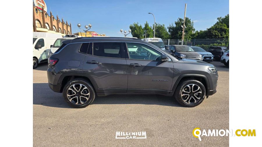 Jeep compass used - 47,000 km - Napoli - 2021 - car | Millenium Car - Foto 4