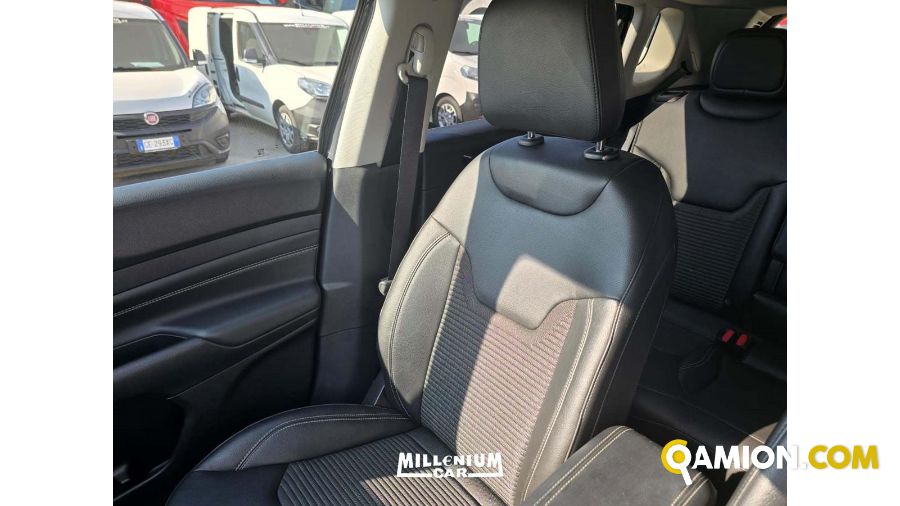 Jeep compass used - 47,000 km - Napoli - 2021 - car | Millenium Car - Foto 13