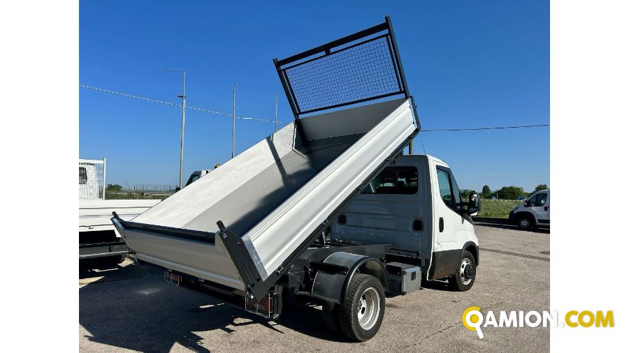 Iveco Mod. IVECO Vers. IVECO | Leggero Cabinato <= 35 q.li Furgonato | INDUSTRIAL CARS S.P.A