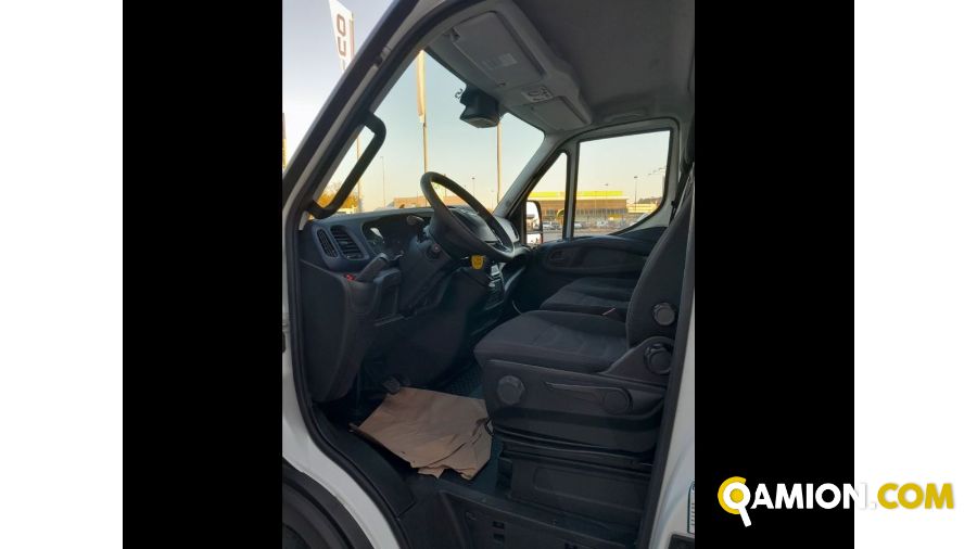 Iveco Mod. IVECO Vers. IVECO | Leggero Cabinato > 35 q.li Furgonato con sponda | INDUSTRIAL CARS S.P.A